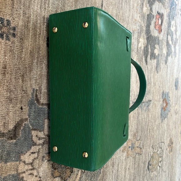 In French style this lovely bag  is in excellent condition with minor wear. - Picture 5 of 16